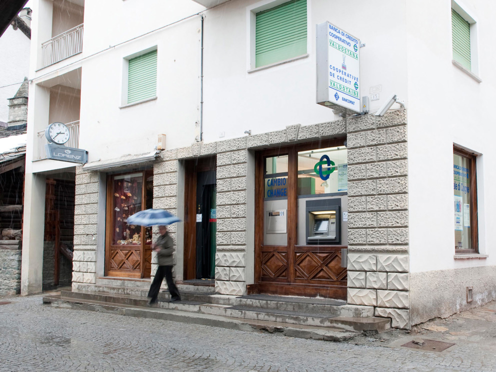 Nuovi orari per la filiale di Cogne 