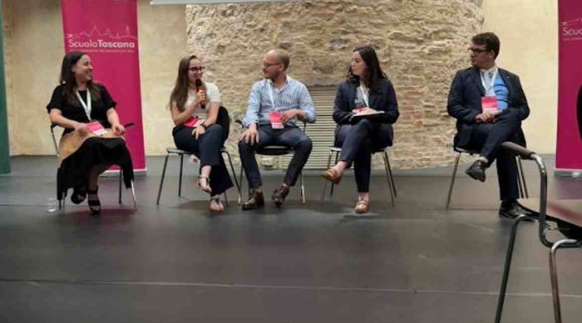 Intervento Con Giulia E Altri Partecipanti Alla Scuola Toscana